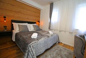 Postel nebo postele na pokoji v ubytování Apartmani Krka Rooms