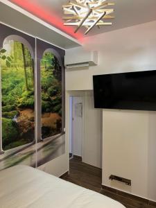 Μια τηλεόραση ή/και κέντρο ψυχαγωγίας στο CHAMBRE LA SUITE pres GARE GRENOBLE