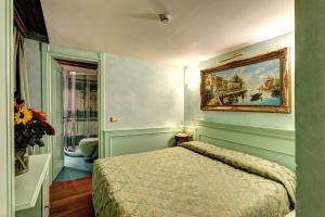 Un pat sau paturi într-o cameră la Palazzo La Scala
