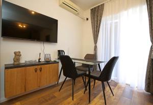 TV a/nebo společenská místnost v ubytování Apartmani Krka Rooms