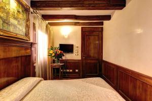 TV a/nebo společenská místnost v ubytování Palazzo La Scala