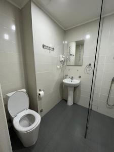 A bathroom at Batumi White Wave Apartments
