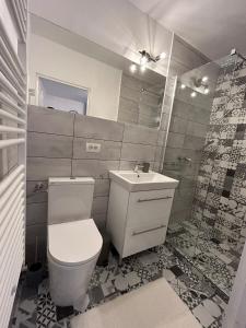 Bathroom sa Easy Living Apartments - Old Town