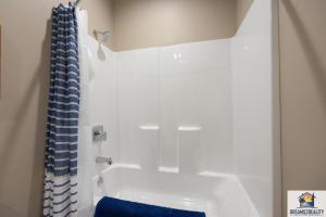 Ein Badezimmer in der Unterkunft New Build - Walk-In 3BR Condo with Arcade Game - FREE TICKETS INCLUDED - FHG-207