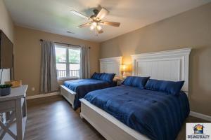Ein Bett oder Betten in einem Zimmer der Unterkunft New Build - Walk-In 3BR Condo with Arcade Game - FREE TICKETS INCLUDED - FHG-207