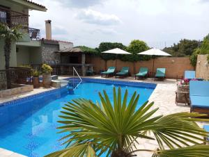 Swimmingpoolen hos eller tæt på Xenonas ΚITHΑIRON