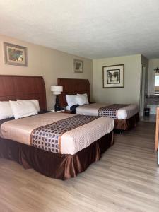 Postel nebo postele na pokoji v ubytování Americas Best Value Inn - Edna