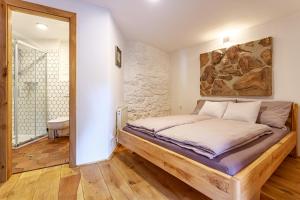 Postel nebo postele na pokoji v ubytování Apartments No 126 Loket