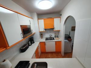 Kuchnia lub aneks kuchenny w obiekcie Europlaya Calpe