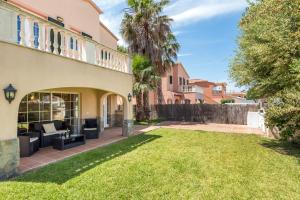 a house with a lawn in front of it at Villa Laurax in Son Carrio