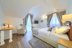Posteľ alebo postele v izbe v ubytovaní Luxury Villa Ive With Heated Pool, Finnish Sauna, Infrared Sauna, Pet Friendly
