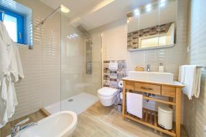 Kúpeľňa v ubytovaní Luxury Villa Ive With Heated Pool, Finnish Sauna, Infrared Sauna, Pet Friendly