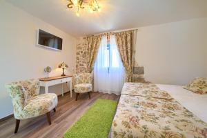 Posteľ alebo postele v izbe v ubytovaní Luxury Villa Ive With Heated Pool, Finnish Sauna, Infrared Sauna, Pet Friendly