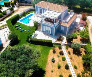 Swimmingpoolen hos eller tæt på Villa Angelina