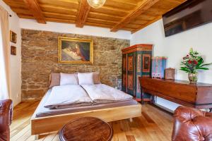 Postel nebo postele na pokoji v ubytování Apartments No 126 Loket