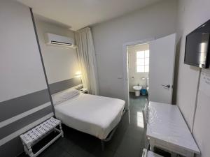 Postel nebo postele na pokoji v ubytování Hostal Venta Del Sol