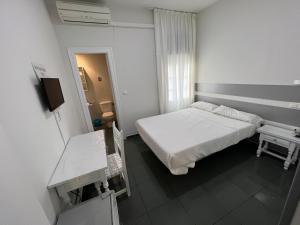 Postel nebo postele na pokoji v ubytování Hostal Venta Del Sol
