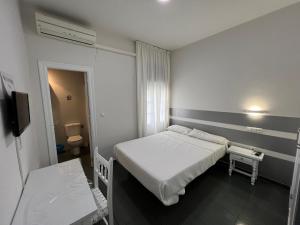 Postel nebo postele na pokoji v ubytování Hostal Venta Del Sol