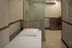 A bed or beds in a room at Celltronik Hostel 先創旅店