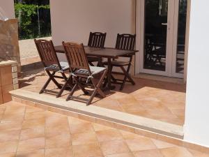 Patio nebo venkovní prostory v ubytování Villa Edoardo con pineta a 250 metri dal mare
