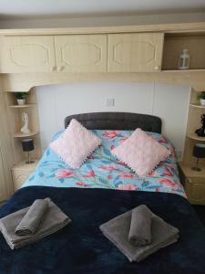 Ένα ή περισσότερα κρεβάτια σε δωμάτιο στο The Sunny Bunny Holiday Home