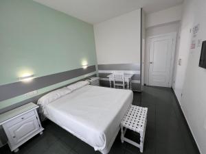 Postel nebo postele na pokoji v ubytování Hostal Venta Del Sol