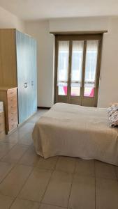 a bedroom with a bed and a dresser and a window at Ampio e luminoso bilocale in Turin