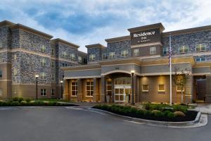 a hotel with a sign that reads residence inn at Residence Inn by Marriott Kansas City at The Legends in Kansas City