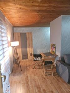 een woonkamer met een tafel en een bank bij Wild Beauty house Skadar lake in Cetinje