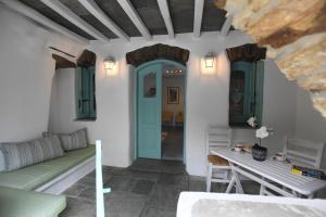 A seating area at Galatea House Katoï with patio