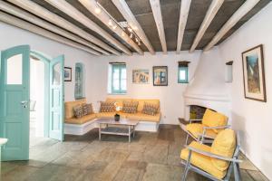 A seating area at Galatea House Katoï with patio