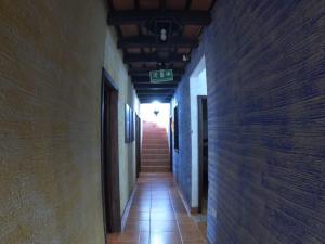 an empty hallway with a sign on the ceiling at Hotel El Mirador Anexo 1 in Santa Lucía Milpas Altas