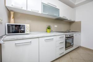 Kuchyň nebo kuchyňský kout v ubytování Apartments Silvana