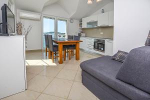 Kuchyň nebo kuchyňský kout v ubytování Apartments Silvana