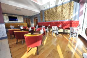 Ruang duduk di Absolute Hotel Limerick