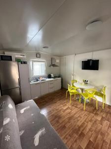 Kuchyň nebo kuchyňský kout v ubytování Mobile home SIMS + 27 fotografií