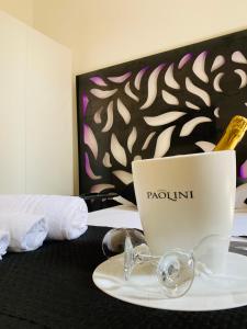 En eller flere senge i et værelse på Brimiky House + 64 billeder