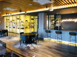 Restaurace v ubytování Ceylonz Suites by ROOMY