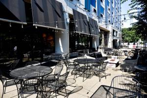 Restoran või mõni muu söögikoht majutusasutuses Sheraton Niagara Falls