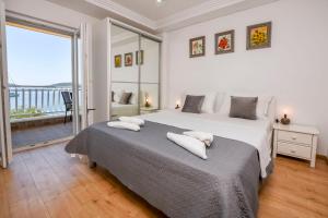 Postel nebo postele na pokoji v ubytování Apartments Silvana