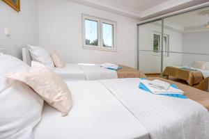 Postel nebo postele na pokoji v ubytování Apartments Silvana