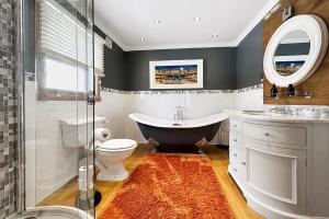 a bathroom with a tub and a toilet and a sink at The Allanbreck Studio Glencoe in Glencoe