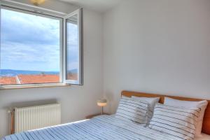 Postel nebo postele na pokoji v ubytování Anmarie Apartments Crikvenica