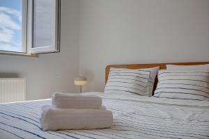 Postel nebo postele na pokoji v ubytování Anmarie Apartments Crikvenica
