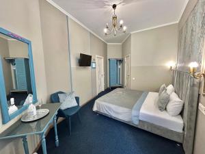 Кровать или кровати в номере Family Residence Boutique Hotel