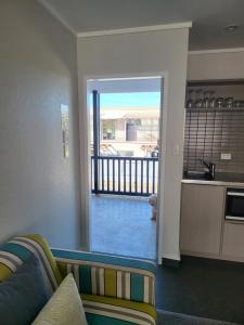 Η κουζίνα ή μικρή κουζίνα στο ASURE Destiny on Fitzherbert Motel