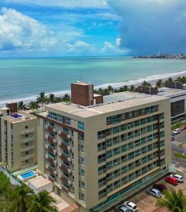 an aerial view of a building and the beach at Flat Beira Mar de Intermares in Cabedelo