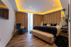 Postel nebo postele na pokoji v ubytování Luxury Villa Favela with heated pool
