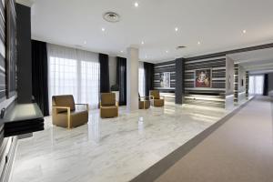 a lobby with chairs and a waiting room at Elba Motril Beach & Business Hotel in Motril