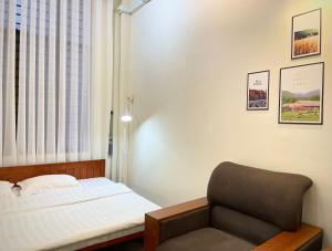 Postel nebo postele na pokoji v ubytování BÊ TÔNG RESIDENCES HOMESTAY